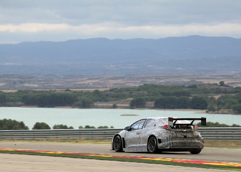 PREMIERE PHOTOS DE LA HONDA CIVIC 2014 QUI DISPUTERA LE CHAMPIONNAT WTCC 3 02_Honda Civic WTCC 2014 Test
