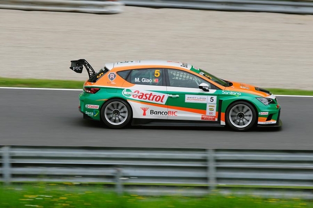 Première pole position et première victoire pour Pol Rosell. 5 Seat Leon Eurocup Salzburgring (2)