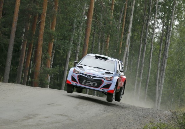 Le Hyundai Shell World Rally Team termine dans le top 6 au Rallye de Finlande 2 Hayden_Paddon_Rally_Finland_Hyundai_i20_WRC_Action