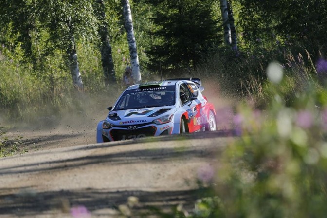 Le Hyundai Shell World Rally Team termine dans le top 6 au Rallye de Finlande 9 Hayden Paddon Rally Finland Hyundai i20 WRC Action 2 e1407327526328