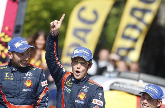 Thierry_Neuville_Rallye_Deutschland_Hyundai_i20_WRC_Podium_12