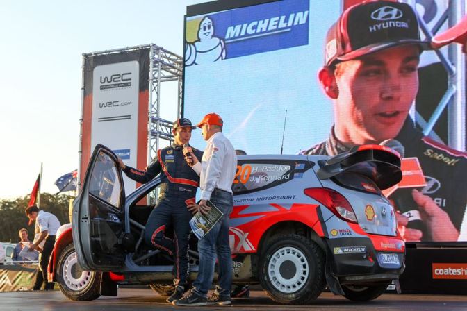 Hyundai Shell World Rally Team décroche une sixieme place pour ses debuts au Rallye d Australie 5 Hayden Paddon Rally Australia portrait 2 e1411046577629