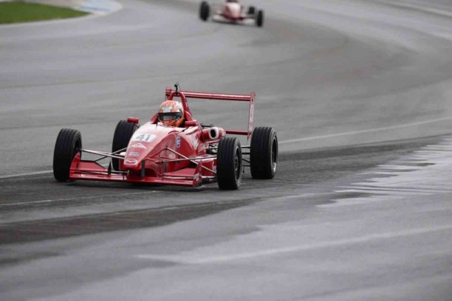 USF 2000 (1)