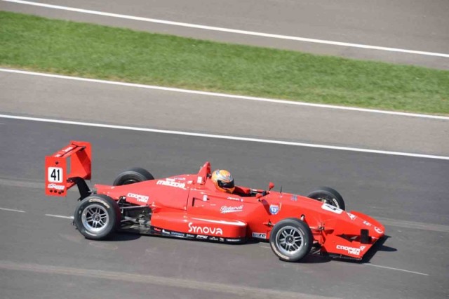 USF 2000 (4)