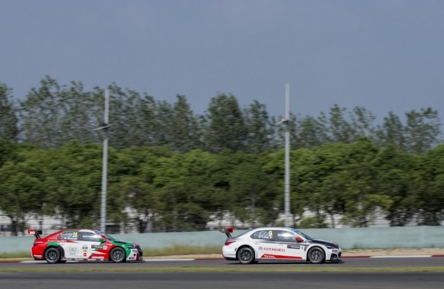 WTCC SHANGAI: UN TOP 5 GENERAL POUR MEDHI BENNANI 2 25 BENNANI Mehdi (mar) Citroen C Elysee team Sebastien Loeb racing action 09 LOEB Sebastien (fra) Citroen C Elysee team Citroen racing action during the 2015 FIA WTCC World Touring Car Championship race at Shangaï from September 25 to 27th 2015, China. Photo Vincent Curutchet / DPPI.