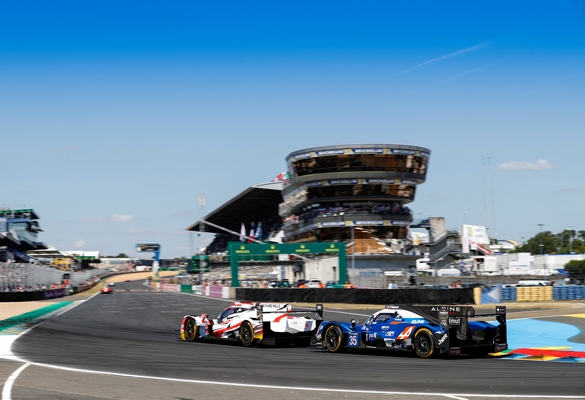 LE MANS:ALPINE REMONTE SUR LE PODIUM EN LMP2 5 Alpine Le Mans 2017 3