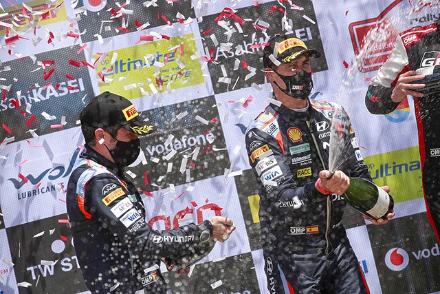 WRC PORTUGAL : EVANS ET OGIER (TOYOTA) SUR LE PODIUM 3 2021PORTUGAL_podium-Hyundaijpg
