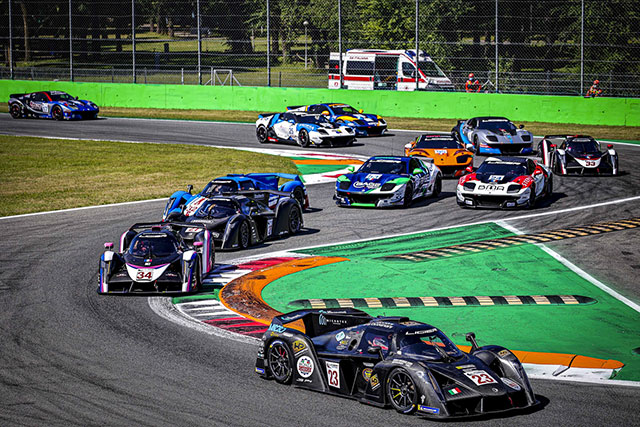 MONZA HEAT: QUATRE EQUIPES DOMINENT LA MANCHE ITALIENNE 5 Monza--peloton