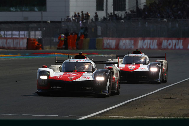 24-h-du-Mans-double-Toyota