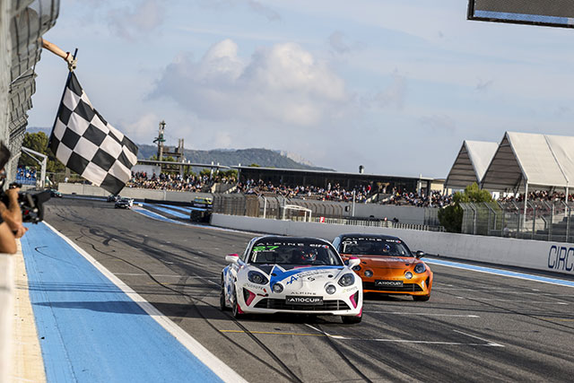 ALPINE ELF EUROPA CUP LA COURSE AU TITRE RELANCEE AU CASTELLET 2 Alpine-Elf-Europa-Cup-Ugo-de-wilde-franchit-la-ligne