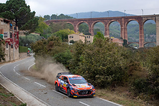 THIERRY NEUVILLE REMPORTE LE RALLYE D'ESPAGNE 6 Dani Sordo termine 3 ème