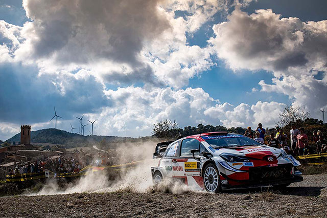 WRC RALLYE D'ESPAGNE THIERRY NEUVILLE CREUSE L'ECART SUR LES DEUX TOYOTA 3 Rallye d'Espagne Voiture-1-(Sébastien-Ogier,-Julien-Ingrassia)