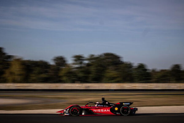 NISSAN e-DAMS DEVOILE LE NOUVEAU DESIGN DE SA MONOPLACE DE FORMULE E 3 Nouveau-design-nissan-2022