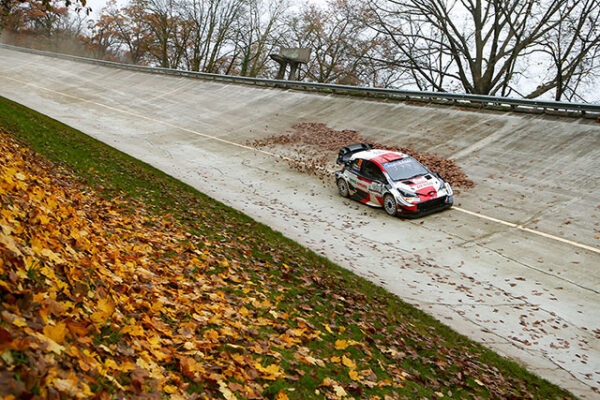 Voiture-33-(Elfyn-Evans,-Scott-Martin)