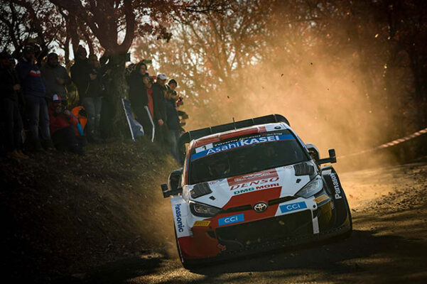 Voiture-1-(Sébastien-Ogier,-Benjamin-Veillas)