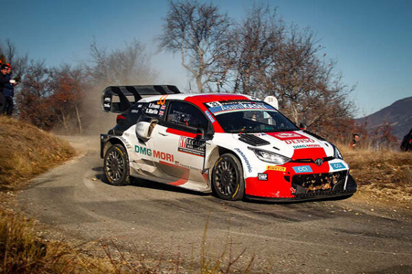 SEBASTIEN OGIER REPREND LA TETE DU RALLYE ET CREUSE L'ECART SUR SEBASTIEN LOEB 4 Voiture-33-(Elfyn-Evans,-Scott-Martin)