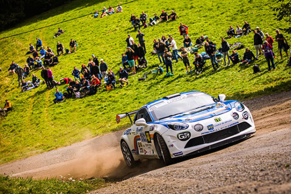 LE TROPHÉE ALPINE ELF RALLY REVIENT POUR UNE DEUXIEME SAISON 3 Trophee-Alpine-Elf-Rally-(cov)