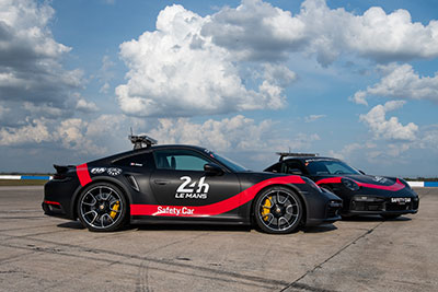 DEUX PORSCHE 911 TURBO S VOITURES DE SECURITE EN WEC 1 911 Turbo S Nouvelle voiture de sécurité Porsche pour le Championnat du Monde d’Endurance FIA incluant les 24 Heures du Mans