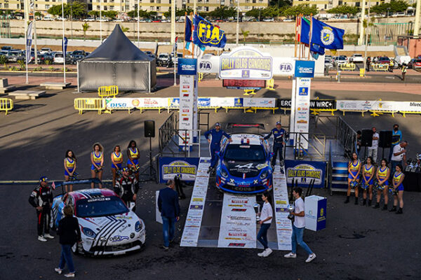 LE GRAND HUIT POUR ALPINE EN COUPE FIA R-GT 3 Podium-Alpine-FIA-GT