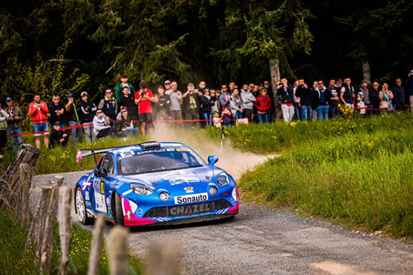 TROPHEE ALPINE ELF RALLY: RHÔNE-CHARBONNIÈRES CYRIL RAYMOND REMPORTE L'EPREUVE 2 --Rallye-Rhône---Charbonnières---Alpine-A110-Rally-R-GT-n°30-de-Cyrl-RAYMOND-et-Valentin-SALMON
