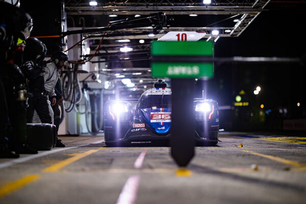 24 HEURES DU MANS 2022 TOYOTA SOLIDE LEADER 3 Alpine-stand