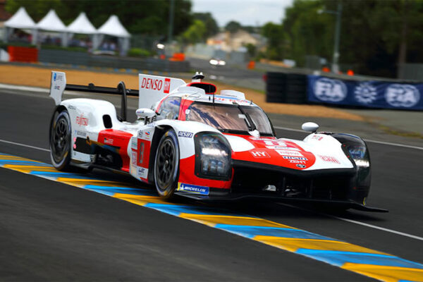 24 HEURES DUMANS 2022 BRENDON HARTLEY DECROCHE LA POLE POSITION SUR LA TOYOTA N° 8 4 24 H du mans 2022 Dans les dernières secondes de la séance, Brendon a décroché sa première pole position au Mans grâce à un tour de 3 min 24 s 408 au volant de la GR010 HYBRID Hypercar N°8
