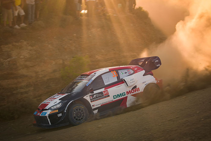 ACROPLOLIS RALLY JOUR 2 :LOEB EN TETE DEVANT LOUBET 3 Voiture-33-(Elfyn-Evans,-Scott-Martin)