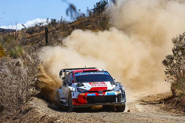 SEBASTIEN OGIER MET LA PRESSION SUR ESAPEKKA LAPPI QUI CRAQUE ET ABANDONNE 1 Rallye du Mexique Voiture-17-(Sébastien-Ogier,-Vincent-Landais)