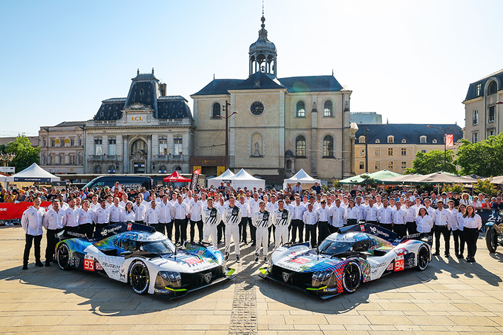PEUGEOT RETROUVE LES 24 H DU MANS 12 ANS APRES SA DERNIERE PARTICIPATION 1 Peugeot le pesage