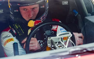 EVANS REMPORTE LE RALLYE DE FINLANDE ET SE RELANCE DANS LA COURSE AU TITRE