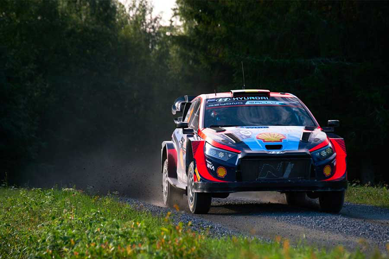 EVANS REMPORTE LE RALLYE DE FINLANDE ET SE RELANCE DANS LA COURSE AU TITRE 2 thierry neuville Hyndai