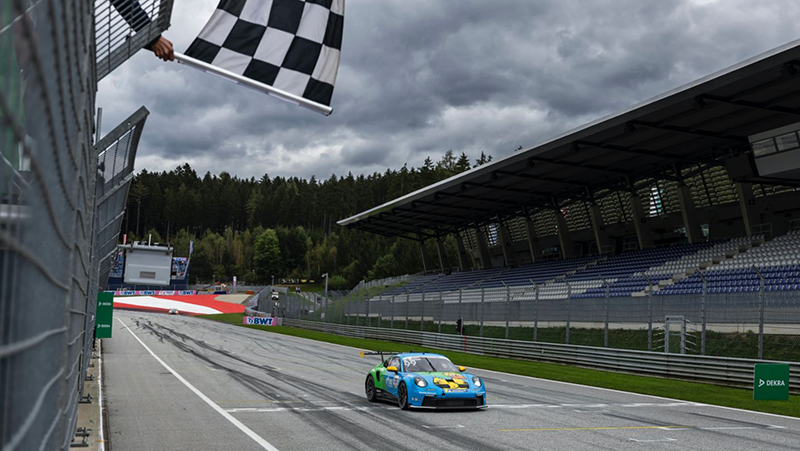 LARRY TEN VOORDE REMPORTE LA TROISIEME COURONNE DE LA PORSCHE CARRERA CUP 2 Porsche 911 GT3 Cup, Porsche-Junior Bastian Buus (DK),