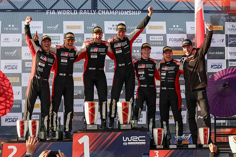 ELFYN EVANS REMPORTE LE RALLYE DU JAPON, TRIPLE A DOMICILE POUR TOYOTA GAZOO RACING 1 Cérémonie du podium