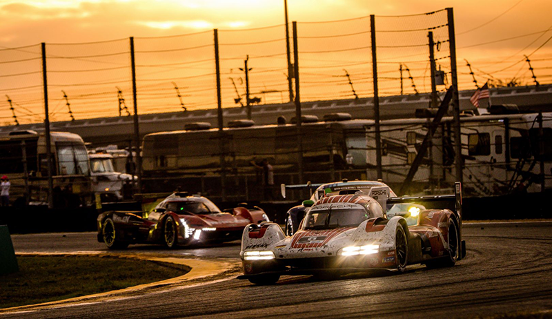 Les 24 Heures de Daytona 2024, également connues sous le nom de Rolex 24 a Daytona, ont eu lieu les 27 et 28 janvier 2024 sur le Daytona International Speedway en Floride.