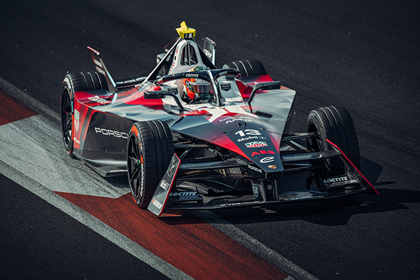 FORMULE E: QUATRE PORSCHE 99X ELECTRIC POUR QUATRE CHANCES DE GAGNER 2 Porsche 99X Electric (#13) António Félix da Costa