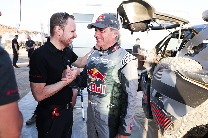 L'AUDI RS Q e-TRON REMPORTE LE DAKAR 2024 UNE PREMIERE POUR UNE VOITURE ELECTRIQUE 2 Rolf Michl, Carlos Sainz