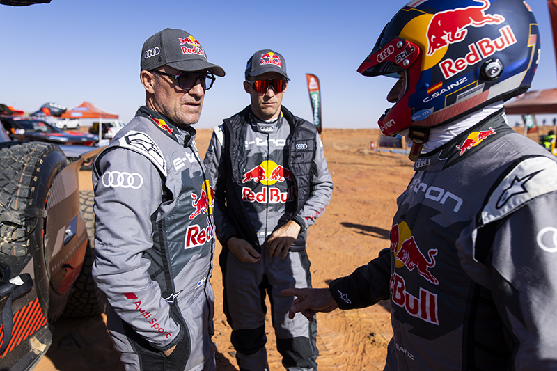 L'AUDI RS Q e-TRON REMPORTE LE DAKAR 2024 UNE PREMIERE POUR UNE VOITURE ELECTRIQUE 3 Stéphane Peterhansel, Mattias Ekström, Carlos Sainz