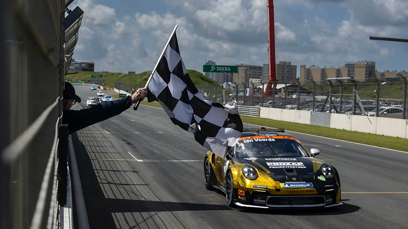 Larry ten Voorde prend la tête du championnat avec une troisième victoire de la saison 2 Porsche 911 GT3 Cup Larry ten Voorde