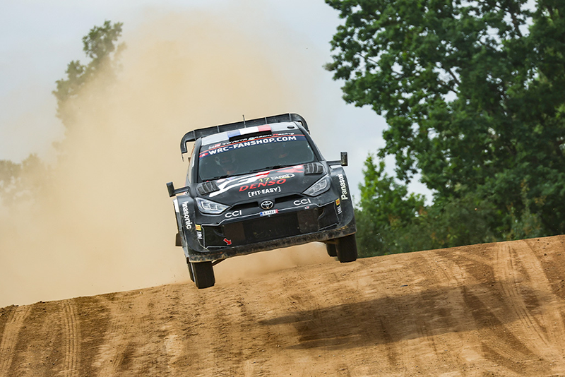 Voiture 17 (Sébastien Ogier, Scott Martin)