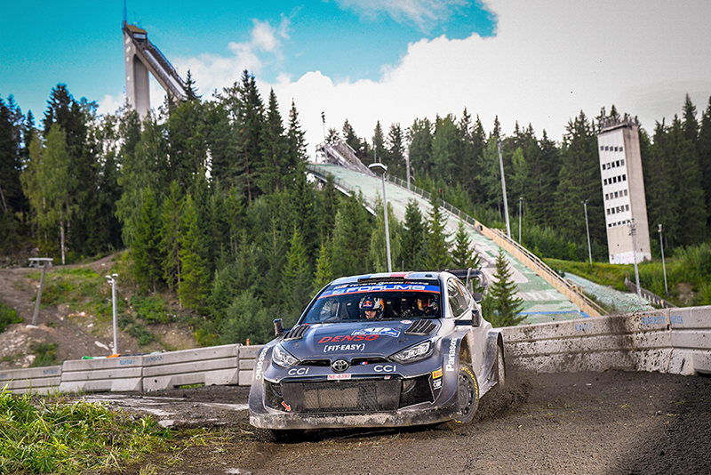 Dernier tour de piste : Ogier décroche la victoire en Finlande, Neuville termine deuxième. 1 Car 17 (Sébastien Ogier, Vincent Landais)