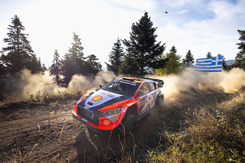Neuville, un pas de plus vers le titre ! Ogier sauve les meubles 4 Hyundai signe un triplé c