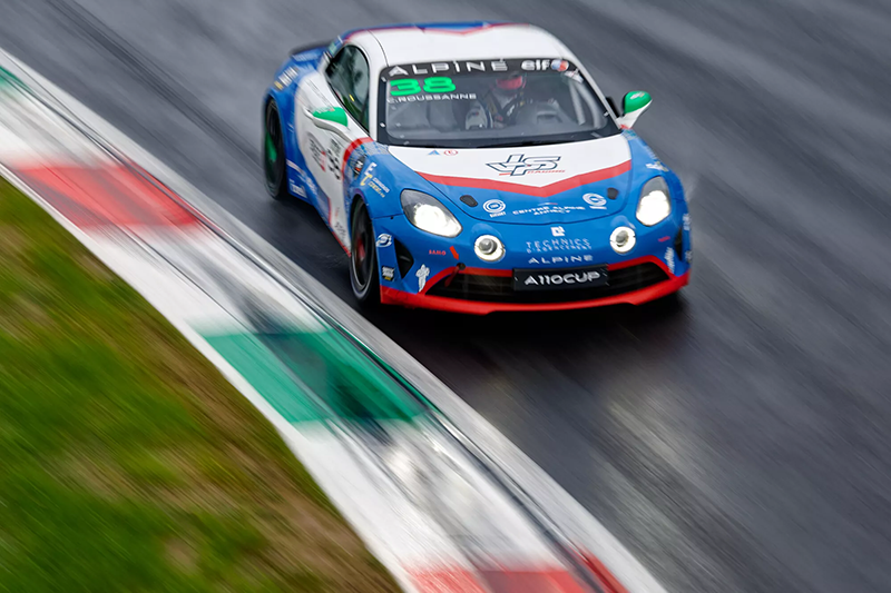 Charles Roussanne, nouveau roi de l'Alpine ELF Cup Series 5 Charles Roussanne remporte le titre en Alpine ELF6