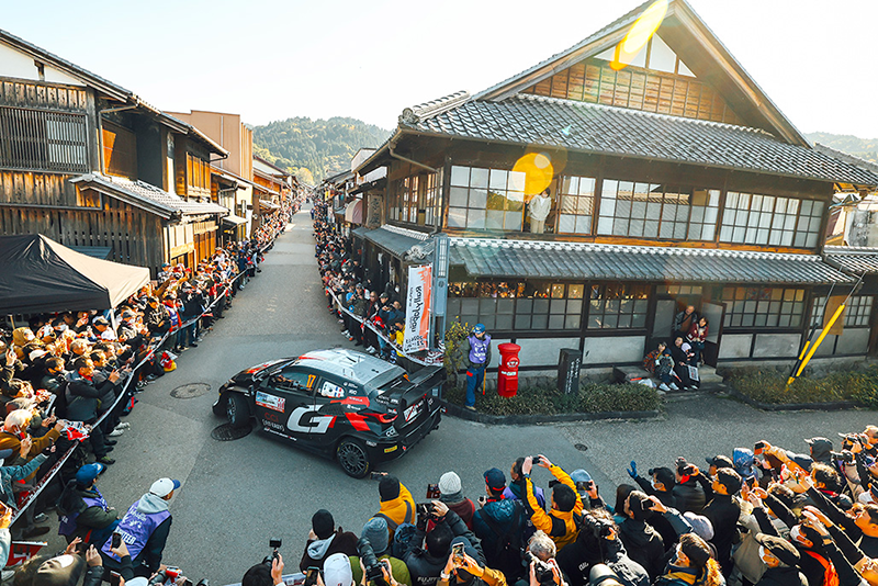 Le titre mondial se dessine au Japon : Tänak en pole, Neuville revient en force 2 Voiture 17 (Sébastien Ogier, Vincent Landais)