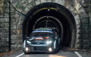 Le titre mondial se dessine au Japon : Tänak en pole, Neuville revient en force