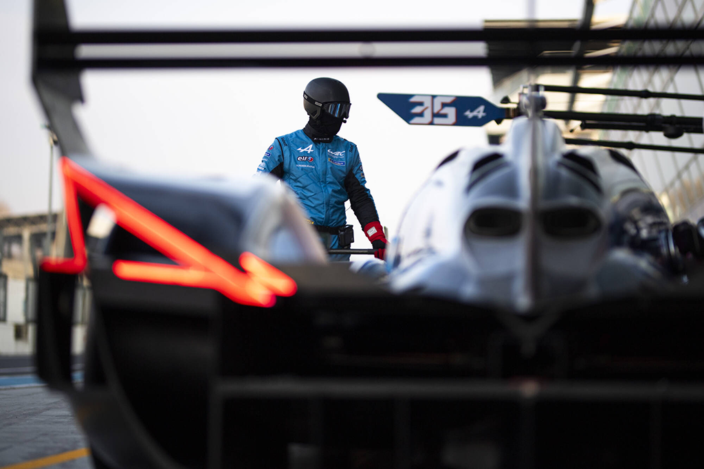 WEC 2025 : les bolides en piste pour le Prologue au Qatar 7 Championnat du Monde FIA d’Endurance 2025 - Alpine A424