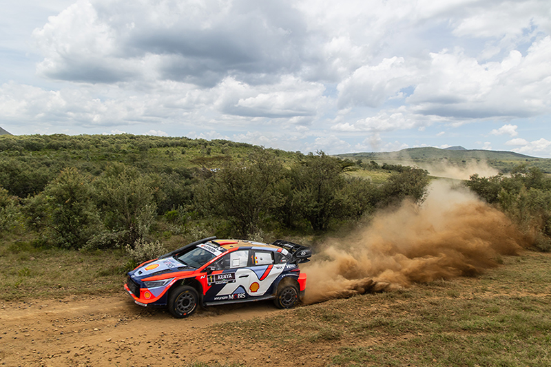 Evans impérial au Safari : Toyota signe une cinquième victoire consécutive, le Gallois s'envole au classement. 6 Thierry Neuville