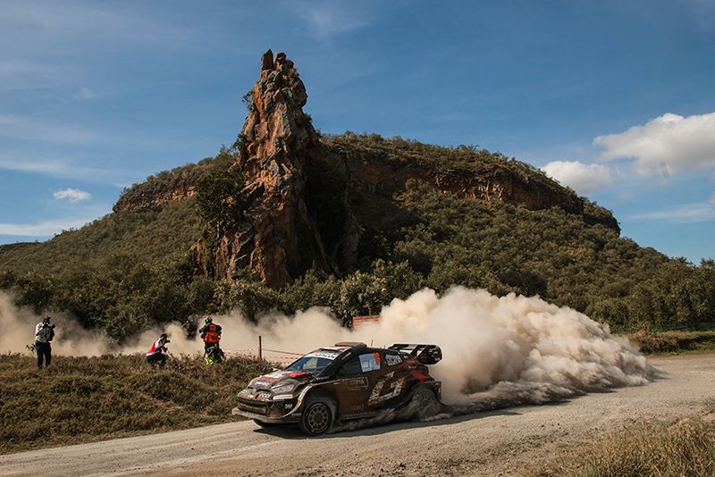 Evans impérial au Safari : Toyota signe une cinquième victoire consécutive, le Gallois s'envole au classement. 2 Voiture 18 (Takamoto Katsuta, Aaron Johnston)