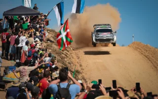 Rallye du Portugal : Ogier prend la tête devant Rovanperä après le coup de théâtre Tänak.