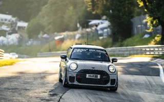 Nürburgring 24h : La MINI JCW de Bulldog Racing Vole la 2e Place en SP3T ! 5 MINI JCW x Deus aux 24 heures du Nurburgring 1 copie