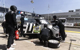Nürburgring 24h : La MINI JCW de Bulldog Racing Vole la 2e Place en SP3T ! 4 MINI JCW x Deus aux 24 heures du Nurburgring 2 copie